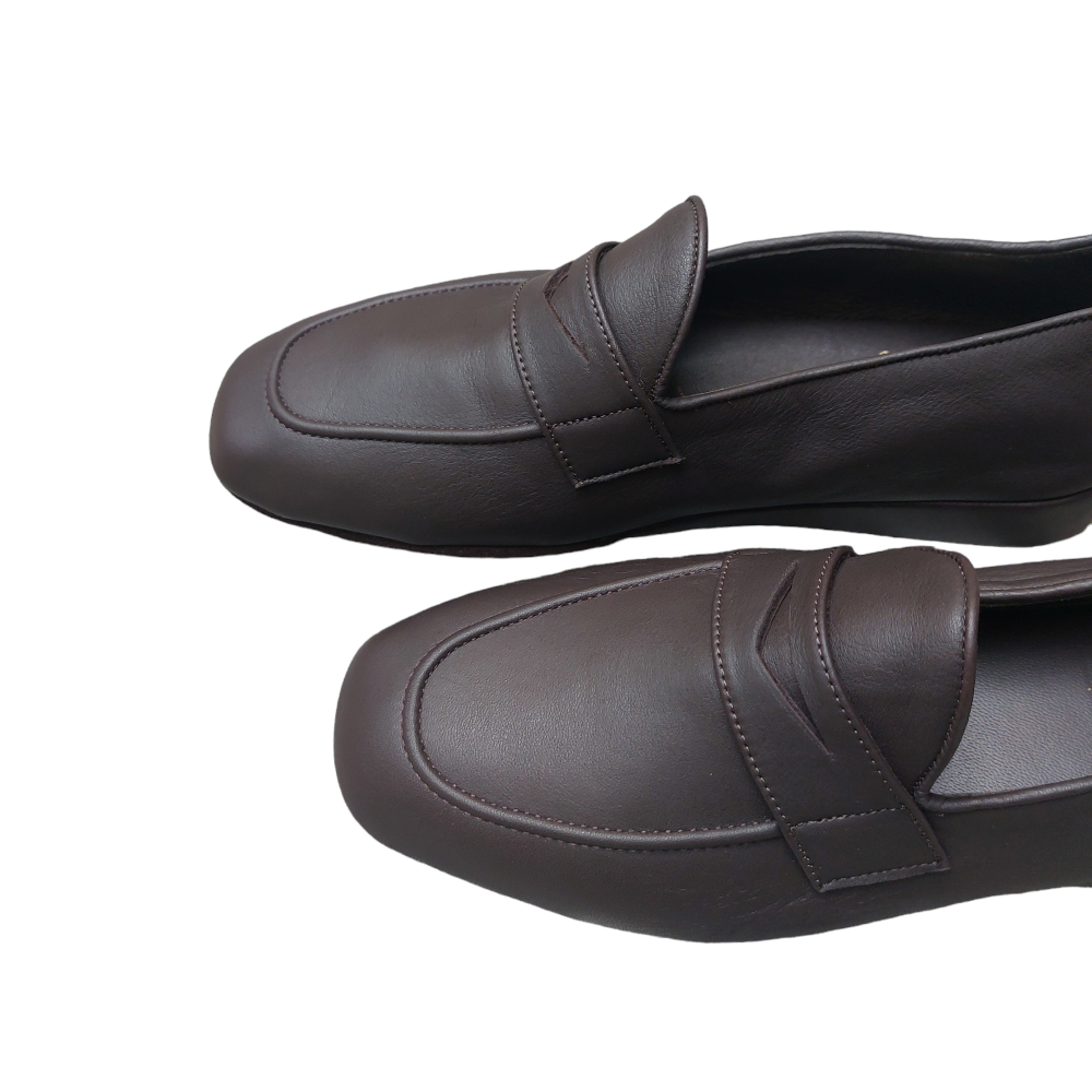 Closed Slippers in Dark Brown Leather