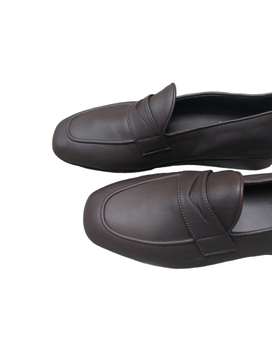 Closed Slippers in Dark Brown Leather