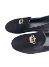 Black velvet closed slippers with crown