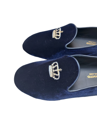 Pantofole chiuse in velluto blu con corona