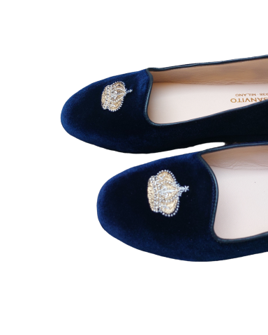 Ballerina in velluto blu con ricamo oro