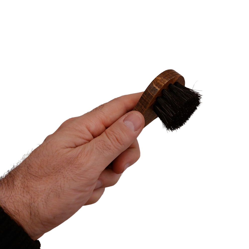 Horsehair polish spreader