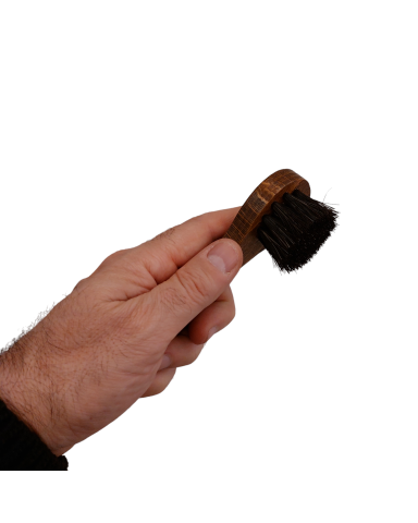 Horsehair polish spreader