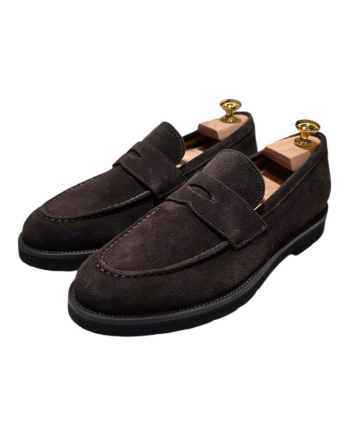 Cigar-colored suede moccasins. Super soft rubber sole