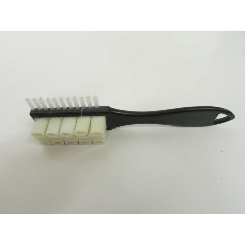 Para and nylon brush for suede