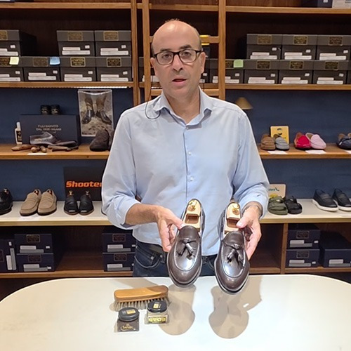 Cura del mocassino con le nappine