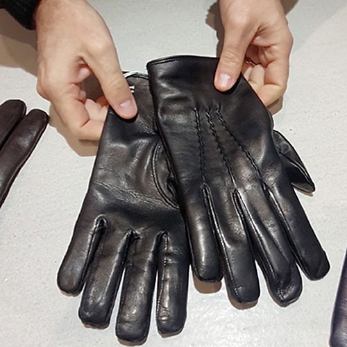 Mani Calde con Stile: I Nostri Guanti in Nappa con Fodera in Cashmere